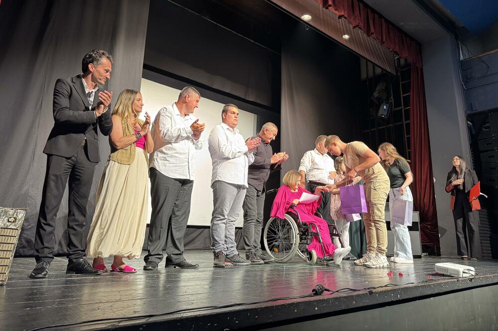 Ansambl predstave “Misli u tišini”, Foto: Jadranka Ćetković