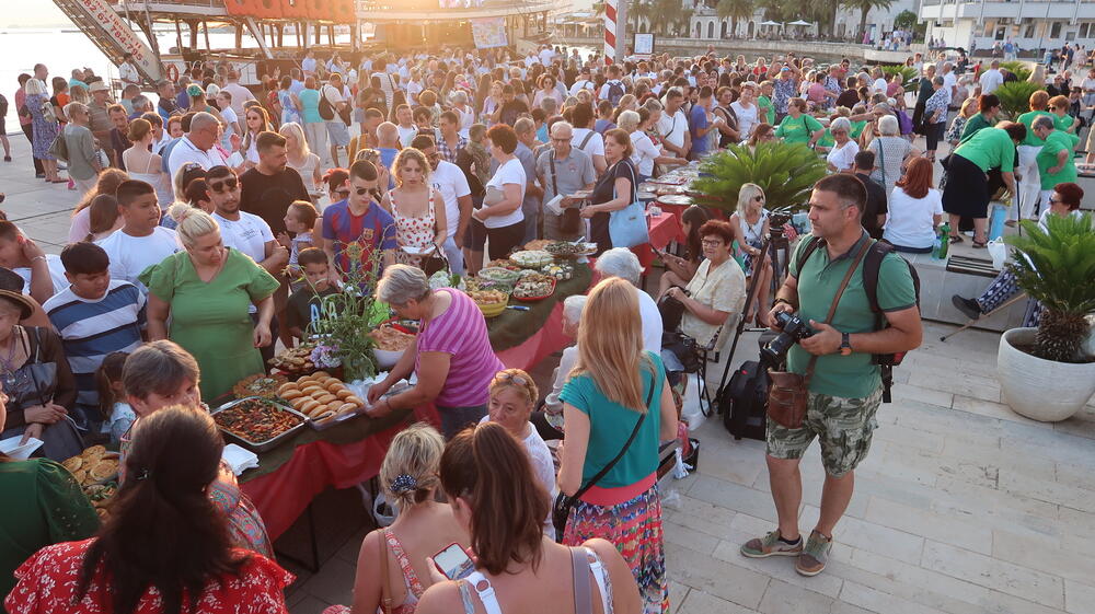<p>U Tivtu održana tradicionalna manifestacija „P(i)jat od žućenice“</p>
