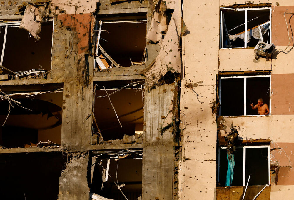 <p>U napadu su oštećene stambene zgrade, obrazovne ustanove i kritični objekti infrastrukture</p>