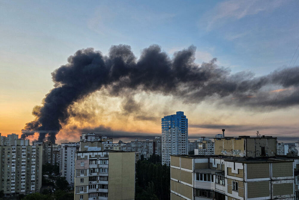 <p>U napadu su oštećene stambene zgrade, obrazovne ustanove i kritični objekti infrastrukture</p>
