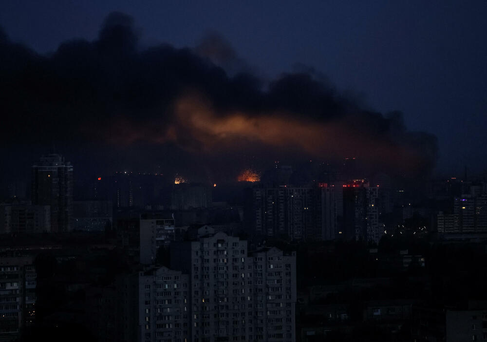 <p>U napadu su oštećene stambene zgrade, obrazovne ustanove i kritični objekti infrastrukture</p>