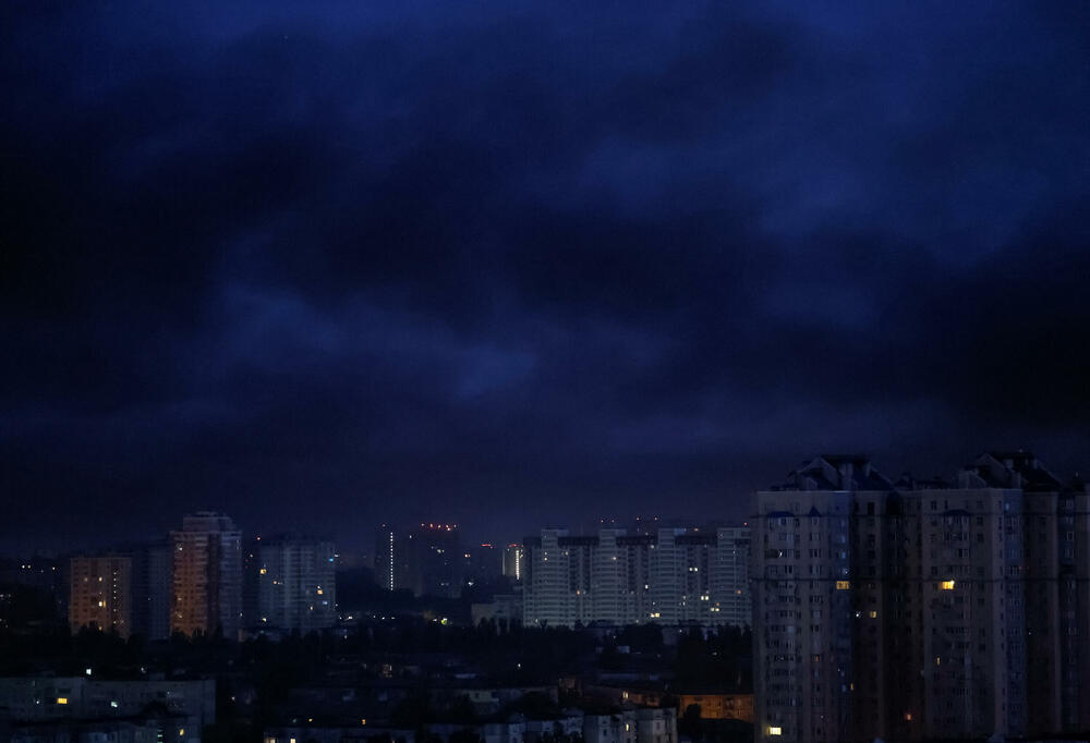 <p>U napadu su oštećene stambene zgrade, obrazovne ustanove i kritični objekti infrastrukture</p>