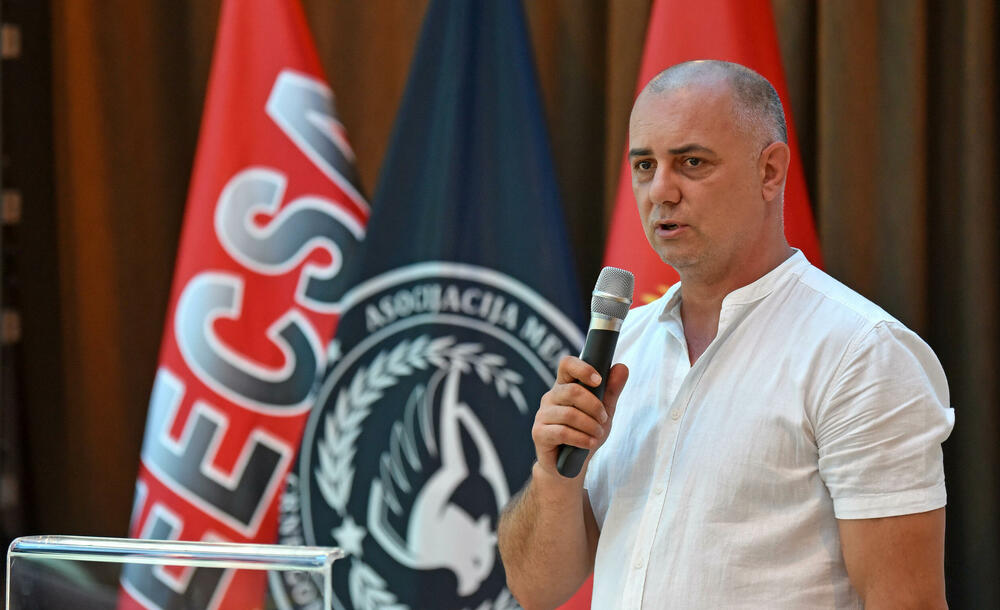 <p><em>U organizaciji Asocijacije menadžera bezbjednosti Crne Gore, a uz podršku Ministarstva unutrašnjih poslova Crne Gore, Ministarstva rada, zapošljavanja i socijalnog staranja Crne Gore i Privredne komore Crne Gore, 17. juna 2025. godine u Budvi su održane III Stručne konsultacije iz oblasti bezbjednosti. Događaj je okupio stručnjake iz javnog i privatnog sektora, predstavnike nadležnih institucija, bezbjednosnih struktura i privrednih subjekata, sa ciljem jačanja međusektorske saradnje i unapređenja profesionalnih standarda.</em></p>