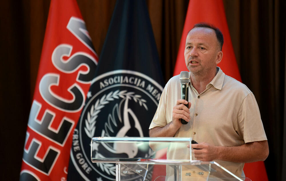 <p><em>U organizaciji Asocijacije menadžera bezbjednosti Crne Gore, a uz podršku Ministarstva unutrašnjih poslova Crne Gore, Ministarstva rada, zapošljavanja i socijalnog staranja Crne Gore i Privredne komore Crne Gore, 17. juna 2025. godine u Budvi su održane III Stručne konsultacije iz oblasti bezbjednosti. Događaj je okupio stručnjake iz javnog i privatnog sektora, predstavnike nadležnih institucija, bezbjednosnih struktura i privrednih subjekata, sa ciljem jačanja međusektorske saradnje i unapređenja profesionalnih standarda.</em></p>