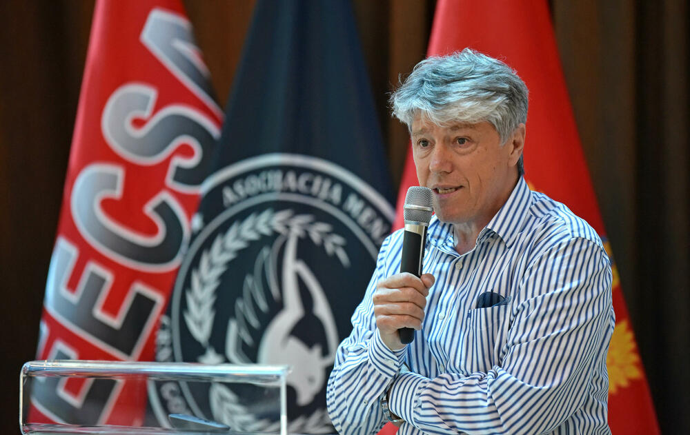 <p><em>U organizaciji Asocijacije menadžera bezbjednosti Crne Gore, a uz podršku Ministarstva unutrašnjih poslova Crne Gore, Ministarstva rada, zapošljavanja i socijalnog staranja Crne Gore i Privredne komore Crne Gore, 17. juna 2025. godine u Budvi su održane III Stručne konsultacije iz oblasti bezbjednosti. Događaj je okupio stručnjake iz javnog i privatnog sektora, predstavnike nadležnih institucija, bezbjednosnih struktura i privrednih subjekata, sa ciljem jačanja međusektorske saradnje i unapređenja profesionalnih standarda.</em></p>