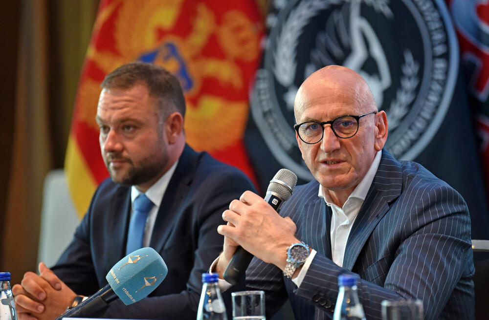 <p><em>U organizaciji Asocijacije menadžera bezbjednosti Crne Gore, a uz podršku Ministarstva unutrašnjih poslova Crne Gore, Ministarstva rada, zapošljavanja i socijalnog staranja Crne Gore i Privredne komore Crne Gore, 17. juna 2025. godine u Budvi su održane III Stručne konsultacije iz oblasti bezbjednosti. Događaj je okupio stručnjake iz javnog i privatnog sektora, predstavnike nadležnih institucija, bezbjednosnih struktura i privrednih subjekata, sa ciljem jačanja međusektorske saradnje i unapređenja profesionalnih standarda.</em></p>