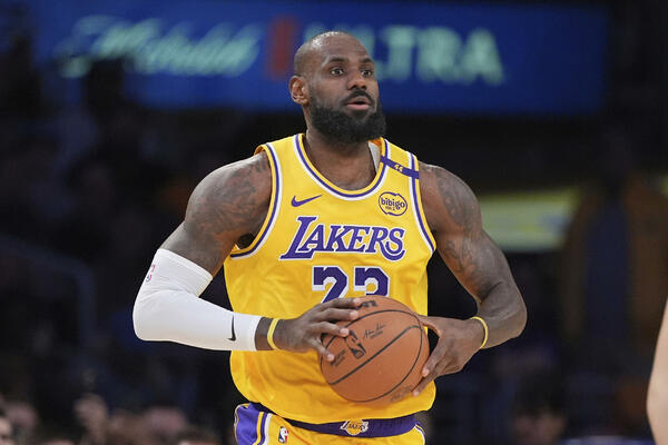 LeBron verrät immer noch nicht den Namen seines neuen Vereins: Ich werde euch nicht auf dem Laufenden halten...