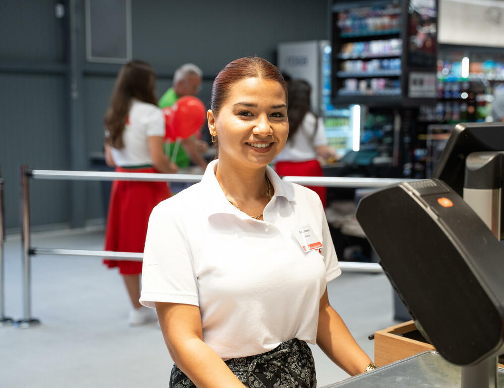 <p>Nakon sveobuhvatne obnove IDEA prodavnica koja se nalazi na glavnoj saobraćajnici prema Maloj plaži u Ulcinju otvorila je svoja vrata mještanima i brojnim turistima koji tokom sezone borave u ovom dijelu Crne Gore.</p>