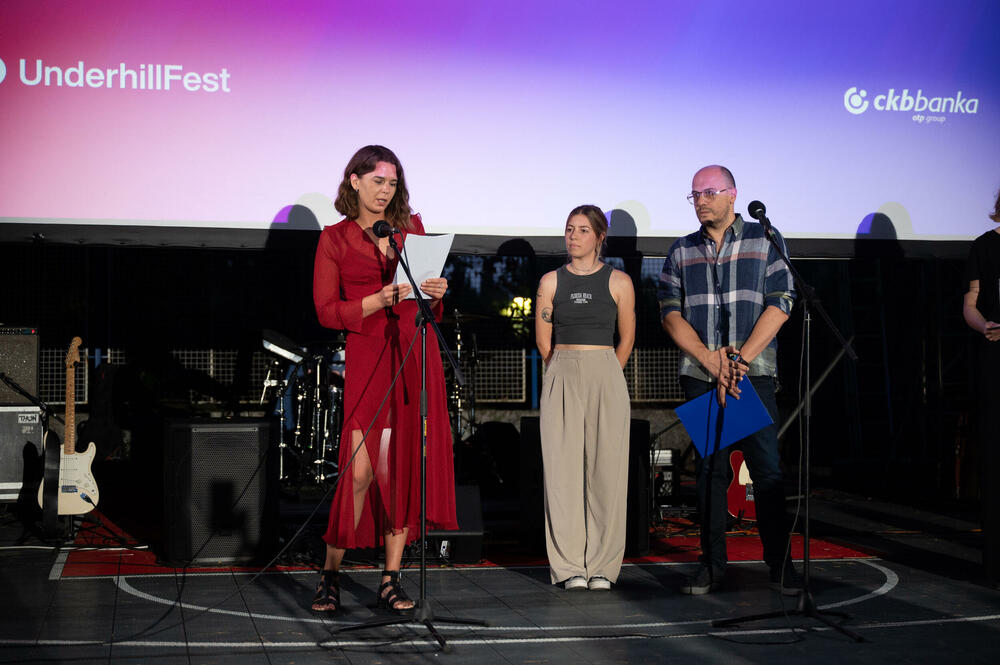 Mateja Raičković (u sredini) najbolja u kategoriji '7 kratkih'