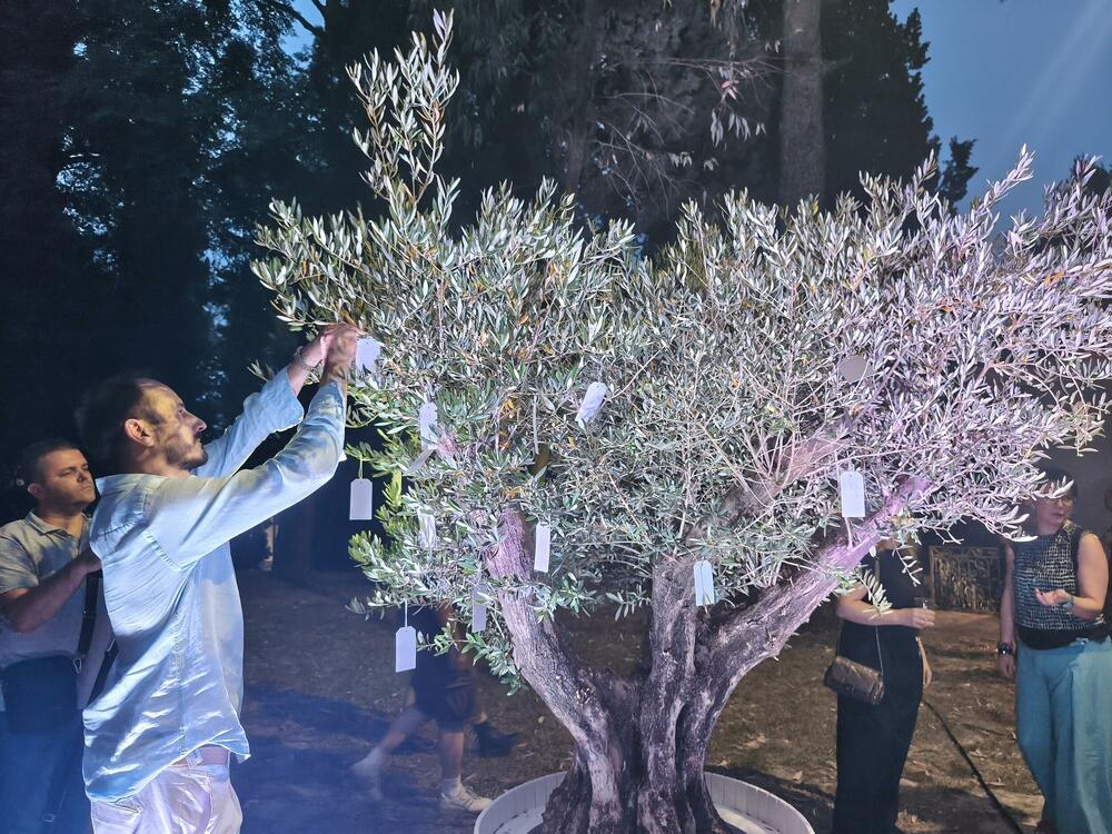 Joko Ono, Yoko Ono, Unfinished