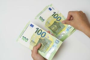 Imaš minut? Imaš 100€ bonusa