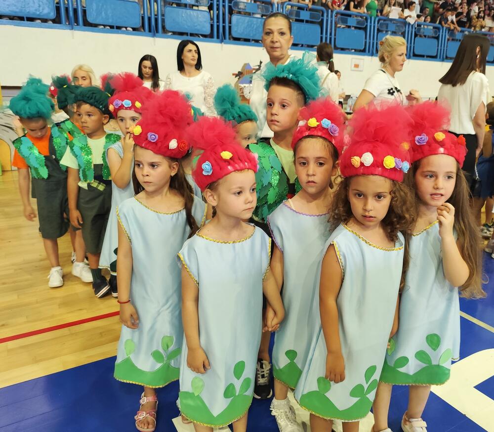 <p>Aplauzi i ovacije nijesu izostali, ali ni ponos zaposlenih u JPU “Dragan Kovačević” koji su pomenutom manifestacijom zaokružili obilježavanje 75 godina pomenute predškolske ustanove</p>