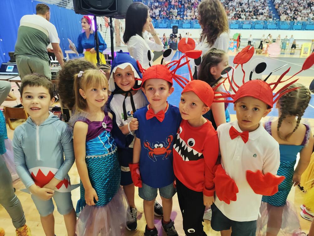 <p>Aplauzi i ovacije nijesu izostali, ali ni ponos zaposlenih u JPU “Dragan Kovačević” koji su pomenutom manifestacijom zaokružili obilježavanje 75 godina pomenute predškolske ustanove</p>