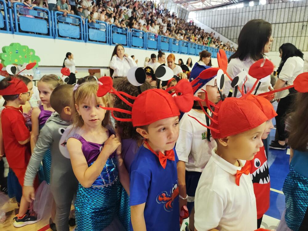 <p>Aplauzi i ovacije nijesu izostali, ali ni ponos zaposlenih u JPU “Dragan Kovačević” koji su pomenutom manifestacijom zaokružili obilježavanje 75 godina pomenute predškolske ustanove</p>