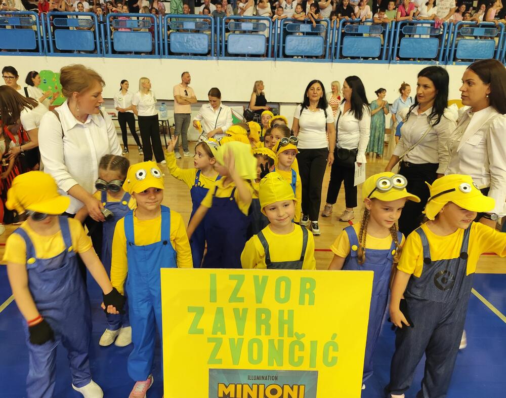 <p>Aplauzi i ovacije nijesu izostali, ali ni ponos zaposlenih u JPU “Dragan Kovačević” koji su pomenutom manifestacijom zaokružili obilježavanje 75 godina pomenute predškolske ustanove</p>