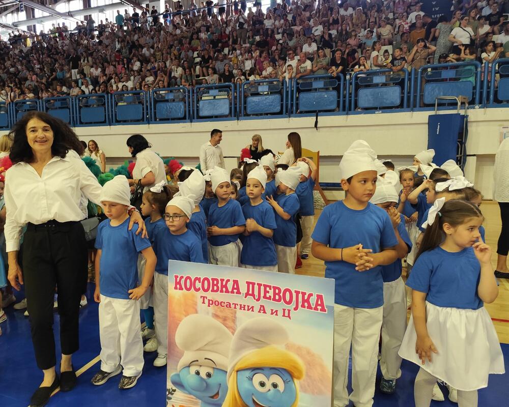 <p>Aplauzi i ovacije nijesu izostali, ali ni ponos zaposlenih u JPU “Dragan Kovačević” koji su pomenutom manifestacijom zaokružili obilježavanje 75 godina pomenute predškolske ustanove</p>