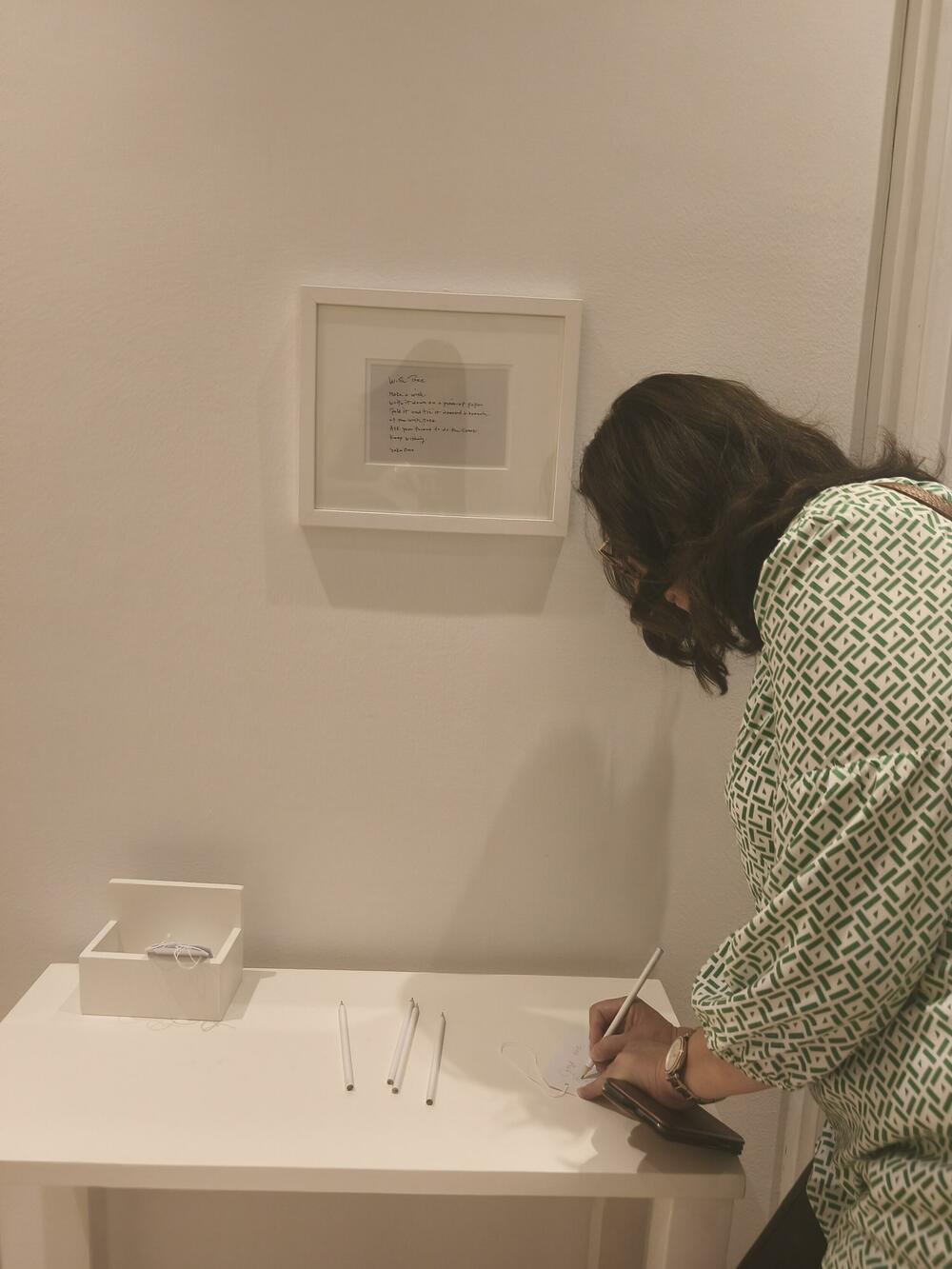 <p>Zvuk i umjetnost koji odjekuju kroz generacije i izložba “Nedovršena”, u Dvorcu Petrovića i Perjaničkom domu u Podgorici... Na posjetiocima je da je dovrše, budu njen dio, “u ovom približno beskrajnom univerzumu”...</p>