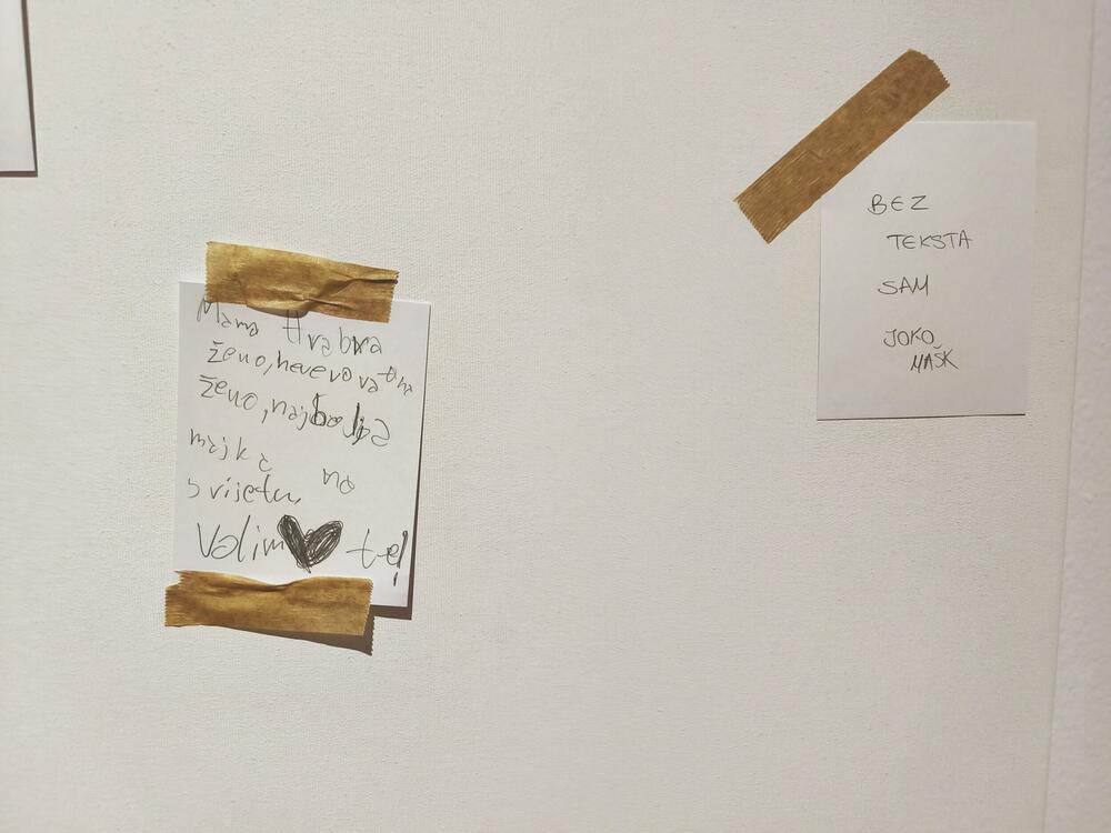 <p>Zvuk i umjetnost koji odjekuju kroz generacije i izložba “Nedovršena”, u Dvorcu Petrovića i Perjaničkom domu u Podgorici... Na posjetiocima je da je dovrše, budu njen dio, “u ovom približno beskrajnom univerzumu”...</p>