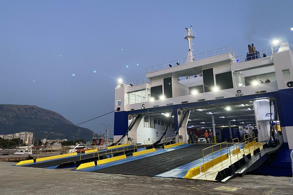 Feribot “Mia” lani u barskoj luci, Foto: Marija Pešić