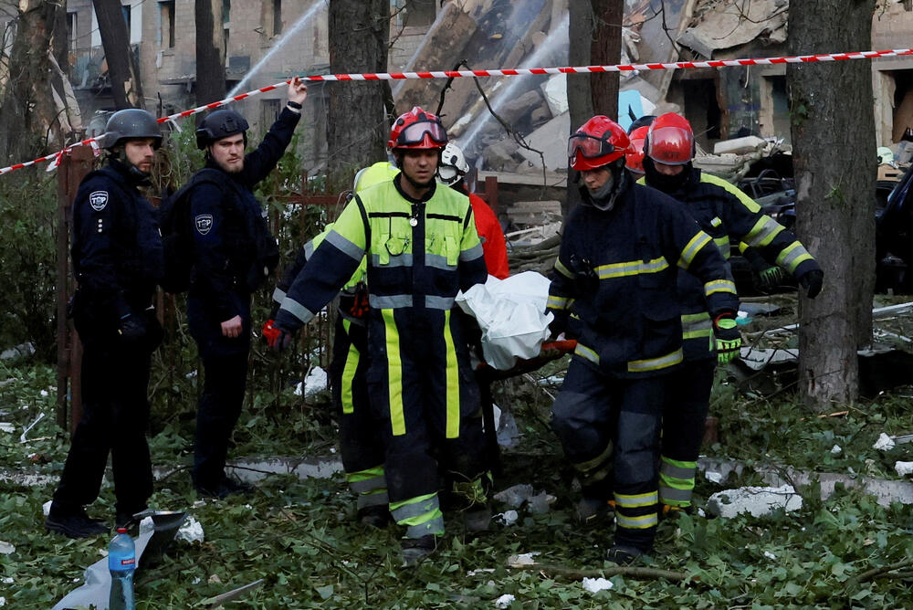 <p>"Ruski stil je nepromijenjen - udaraju tamo gdje može biti ljudi. Stambene zgrade, izlazi iz skloništa - to je ruski stil", rekao je Timur Tkačenko, šef kijevske vojne administracije, u aplikaciji za razmjenu poruka Telegram</p>