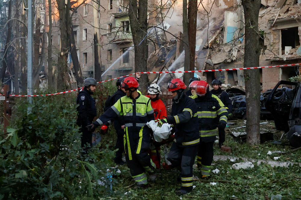 <p>"Ruski stil je nepromijenjen - udaraju tamo gdje može biti ljudi. Stambene zgrade, izlazi iz skloništa - to je ruski stil", rekao je Timur Tkačenko, šef kijevske vojne administracije, u aplikaciji za razmjenu poruka Telegram</p>