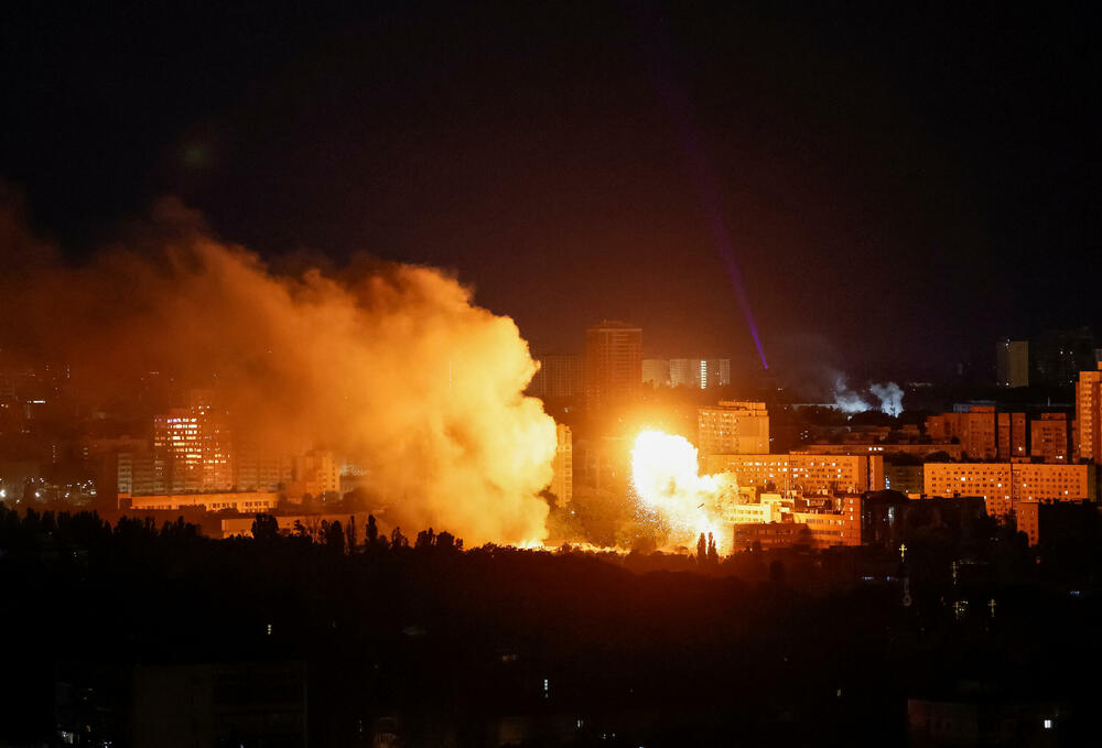 <p>"Ruski stil je nepromijenjen - udaraju tamo gdje može biti ljudi. Stambene zgrade, izlazi iz skloništa - to je ruski stil", rekao je Timur Tkačenko, šef kijevske vojne administracije, u aplikaciji za razmjenu poruka Telegram</p>