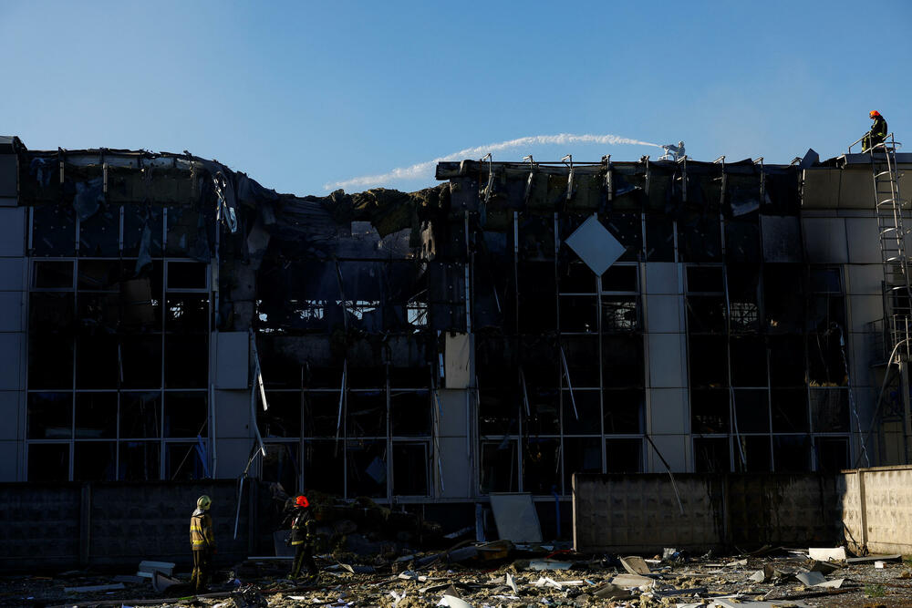 <p>"Ruski stil je nepromijenjen - udaraju tamo gdje može biti ljudi. Stambene zgrade, izlazi iz skloništa - to je ruski stil", rekao je Timur Tkačenko, šef kijevske vojne administracije, u aplikaciji za razmjenu poruka Telegram</p>