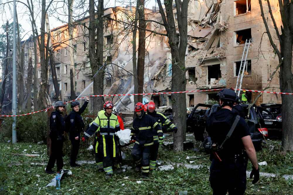 <p>"Ruski stil je nepromijenjen - udaraju tamo gdje može biti ljudi. Stambene zgrade, izlazi iz skloništa - to je ruski stil", rekao je Timur Tkačenko, šef kijevske vojne administracije, u aplikaciji za razmjenu poruka Telegram</p>