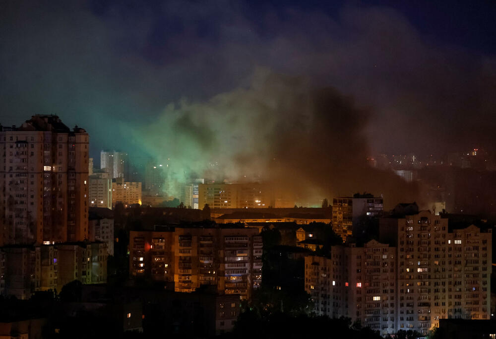 <p>"Ruski stil je nepromijenjen - udaraju tamo gdje može biti ljudi. Stambene zgrade, izlazi iz skloništa - to je ruski stil", rekao je Timur Tkačenko, šef kijevske vojne administracije, u aplikaciji za razmjenu poruka Telegram</p>