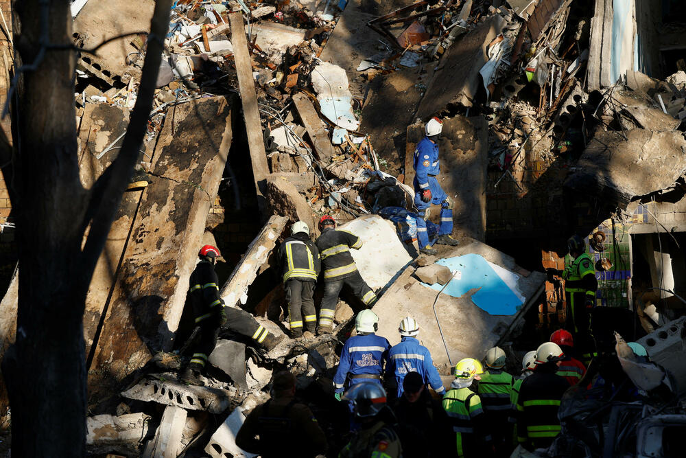 <p>"Ruski stil je nepromijenjen - udaraju tamo gdje može biti ljudi. Stambene zgrade, izlazi iz skloništa - to je ruski stil", rekao je Timur Tkačenko, šef kijevske vojne administracije, u aplikaciji za razmjenu poruka Telegram</p>