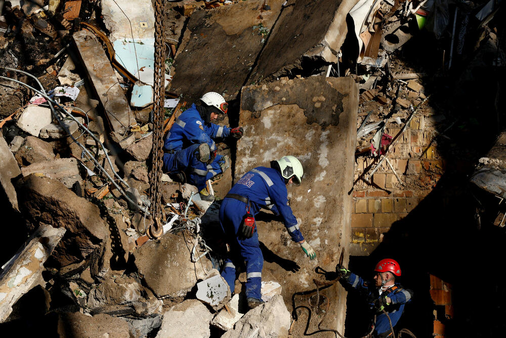 <p>"Ruski stil je nepromijenjen - udaraju tamo gdje može biti ljudi. Stambene zgrade, izlazi iz skloništa - to je ruski stil", rekao je Timur Tkačenko, šef kijevske vojne administracije, u aplikaciji za razmjenu poruka Telegram</p>