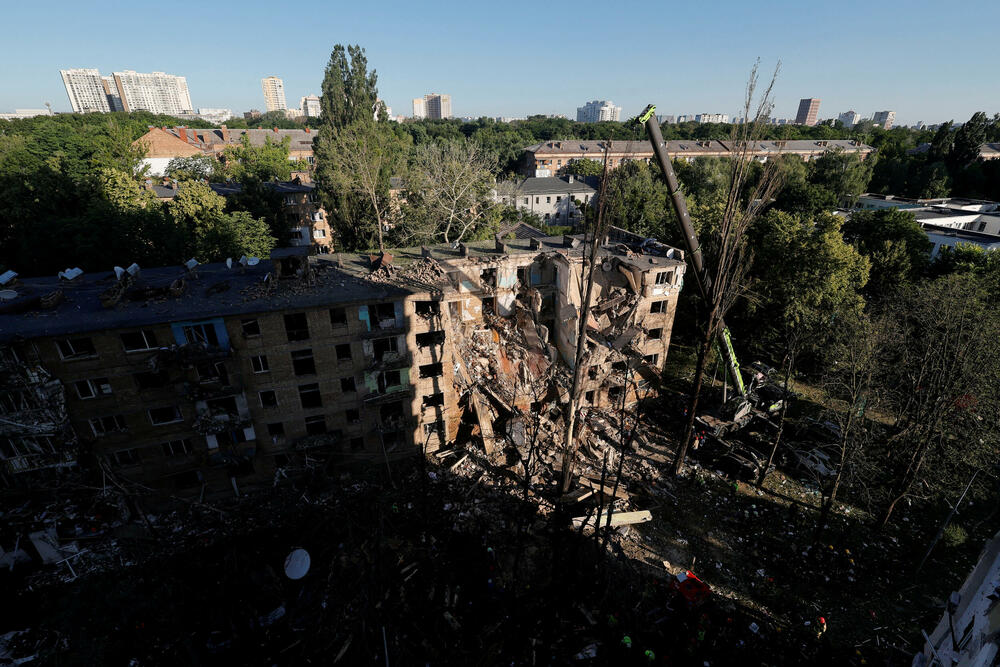 <p>"Ruski stil je nepromijenjen - udaraju tamo gdje može biti ljudi. Stambene zgrade, izlazi iz skloništa - to je ruski stil", rekao je Timur Tkačenko, šef kijevske vojne administracije, u aplikaciji za razmjenu poruka Telegram</p>