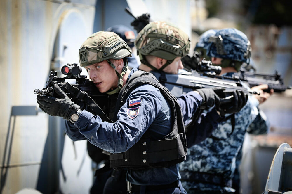 <p>Plovila i vazduhoplovi oružanih snaga zemalja učesnica narednih dana imaće niz aktivnosti na moru, usmjerenih ka jačanju interoperabilnosti i zajedničkom odgovoru na bezbjednosne izazove u Jadransko-jonskom regionu</p>