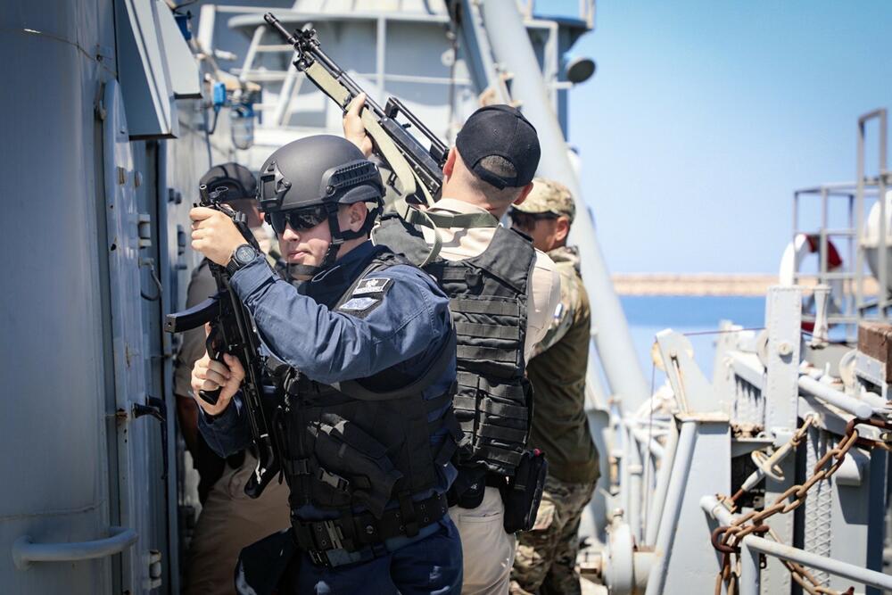 <p>Plovila i vazduhoplovi oružanih snaga zemalja učesnica narednih dana imaće niz aktivnosti na moru, usmjerenih ka jačanju interoperabilnosti i zajedničkom odgovoru na bezbjednosne izazove u Jadransko-jonskom regionu</p>