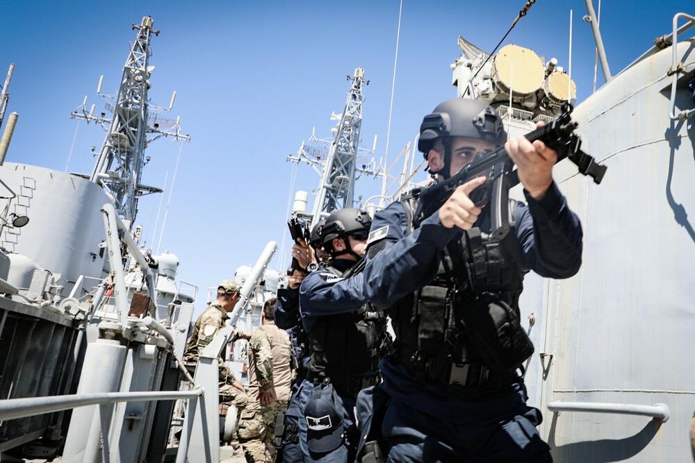 <p>Plovila i vazduhoplovi oružanih snaga zemalja učesnica narednih dana imaće niz aktivnosti na moru, usmjerenih ka jačanju interoperabilnosti i zajedničkom odgovoru na bezbjednosne izazove u Jadransko-jonskom regionu</p>