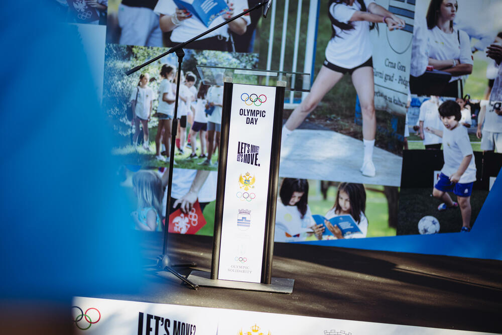 <p>"Olimpijski duh nije rezervisan samo za najveće arene i medalje. On živi ovdje među nama na terenima, igralištima i u školskim salama širom Crne Gore", poručio je predsjednik Crnogorskog olimpijskog komiteta, Dušan Simonović.</p>