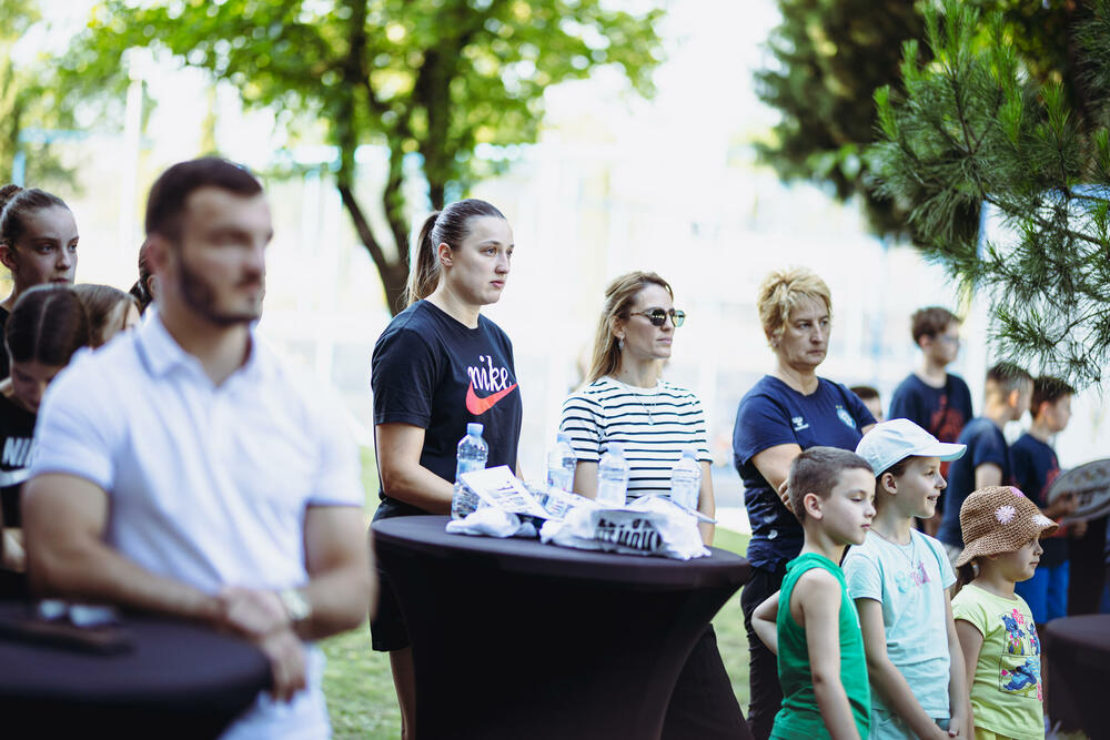 <p>"Olimpijski duh nije rezervisan samo za najveće arene i medalje. On živi ovdje među nama na terenima, igralištima i u školskim salama širom Crne Gore", poručio je predsjednik Crnogorskog olimpijskog komiteta, Dušan Simonović.</p>