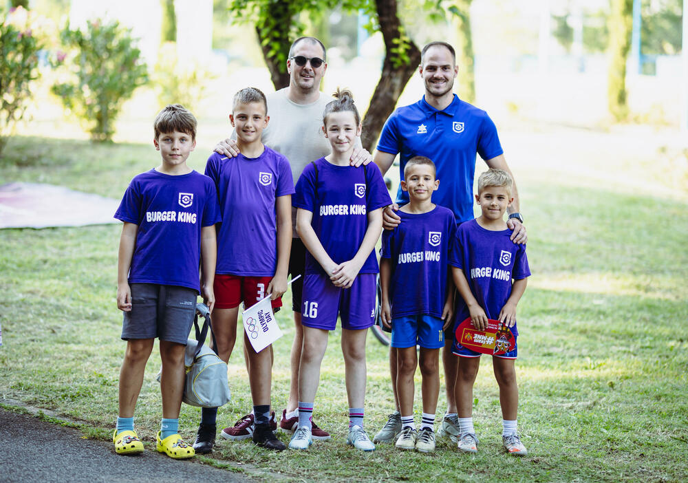 <p>"Olimpijski duh nije rezervisan samo za najveće arene i medalje. On živi ovdje među nama na terenima, igralištima i u školskim salama širom Crne Gore", poručio je predsjednik Crnogorskog olimpijskog komiteta, Dušan Simonović.</p>