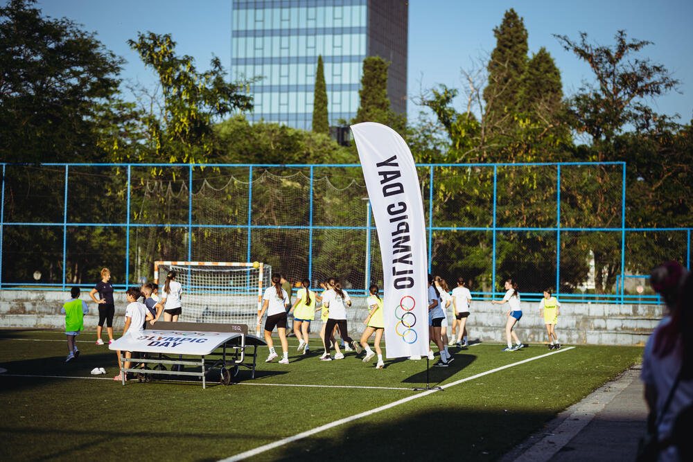 <p>"Olimpijski duh nije rezervisan samo za najveće arene i medalje. On živi ovdje među nama na terenima, igralištima i u školskim salama širom Crne Gore", poručio je predsjednik Crnogorskog olimpijskog komiteta, Dušan Simonović.</p>
