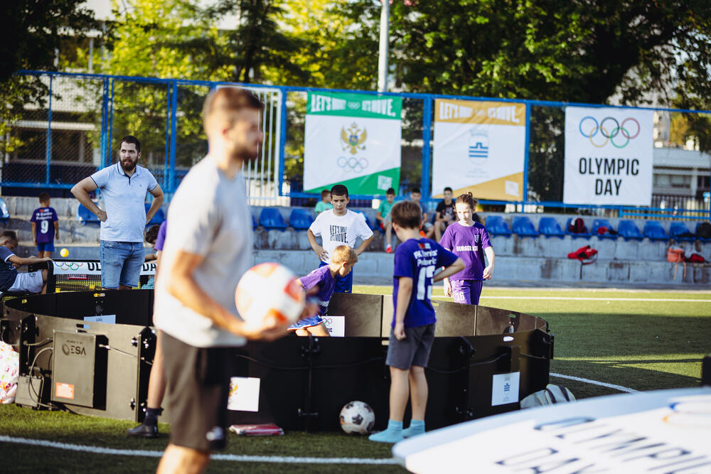 <p>"Olimpijski duh nije rezervisan samo za najveće arene i medalje. On živi ovdje među nama na terenima, igralištima i u školskim salama širom Crne Gore", poručio je predsjednik Crnogorskog olimpijskog komiteta, Dušan Simonović.</p>