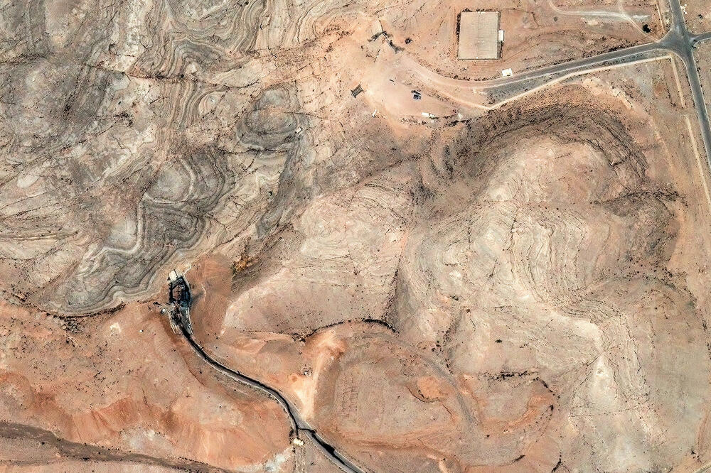 Satelitski snimak prikazuje oštećenja na ulazima u tunele Istraživačkog centra za nuklearnu tehnologiju Isfahan, Foto: Reuters