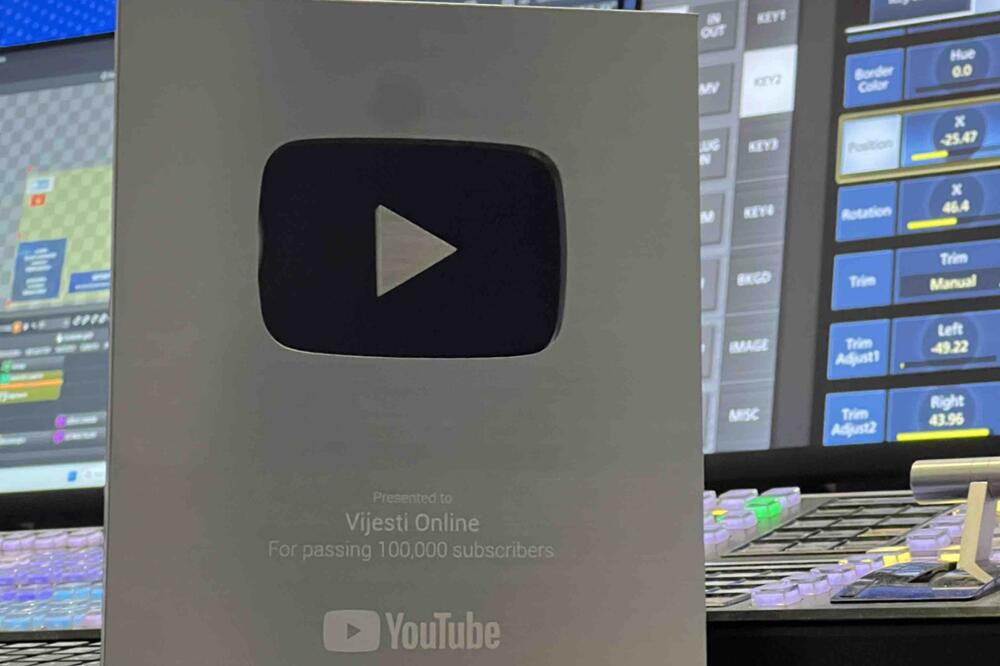 VIjestima dostavljena plaketa, Foto: Vijesti