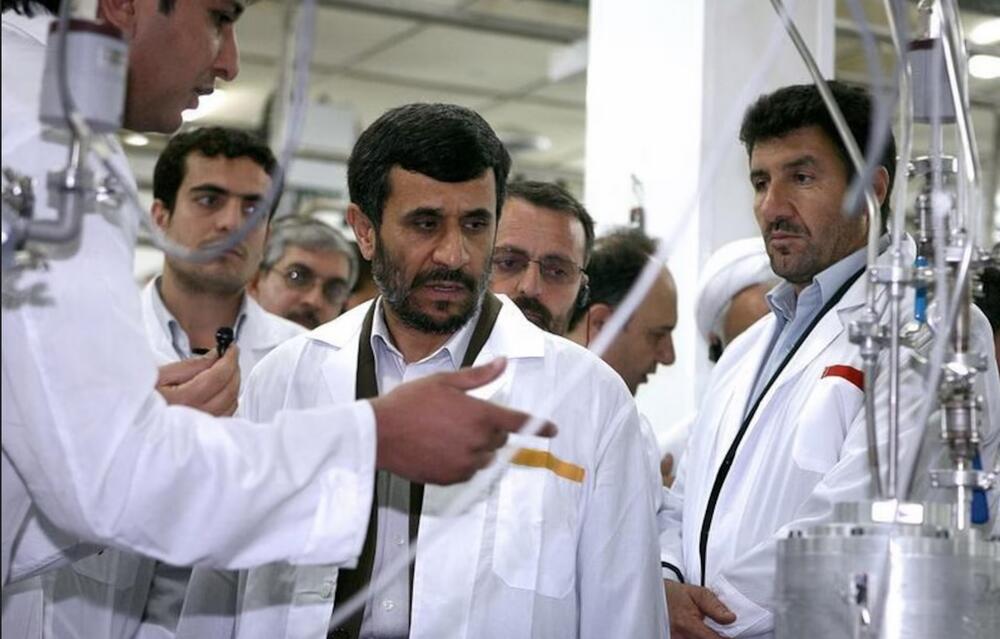 Mahmud Ahmadinedžad u postrojenju Natanz 2008.
