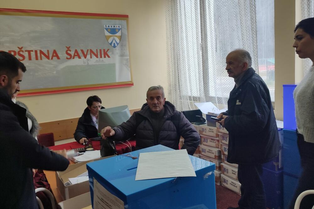 Još se ne zna model za izlazak iz krize u Šavniku: biračko mjesto u zgradi opštine, Foto: Svetlana Mandić