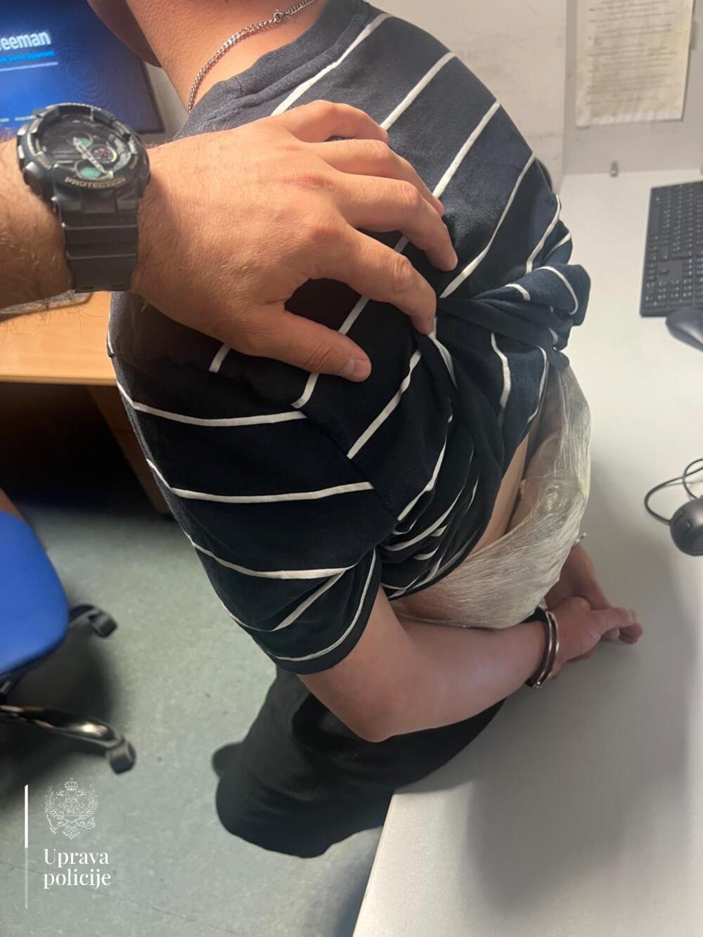 <p>Uhapšeni državljani Turske T.T. (24) i C.E. (26), oduzeto oko 930 grama marihuane</p>