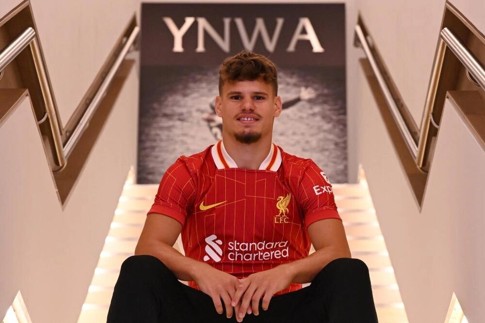 Kerkez na predstavljanju u Liverpulu, Foto: Liverpool FC/X