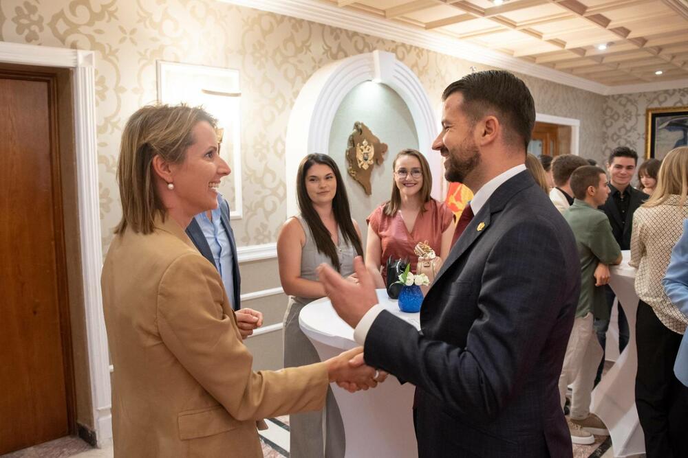 <p>Predsjednik Crne Gore je u Vili Gorica upriličio prijem i nagradio najbolje učenike srednjih škola generacije 2024/2025.</p>