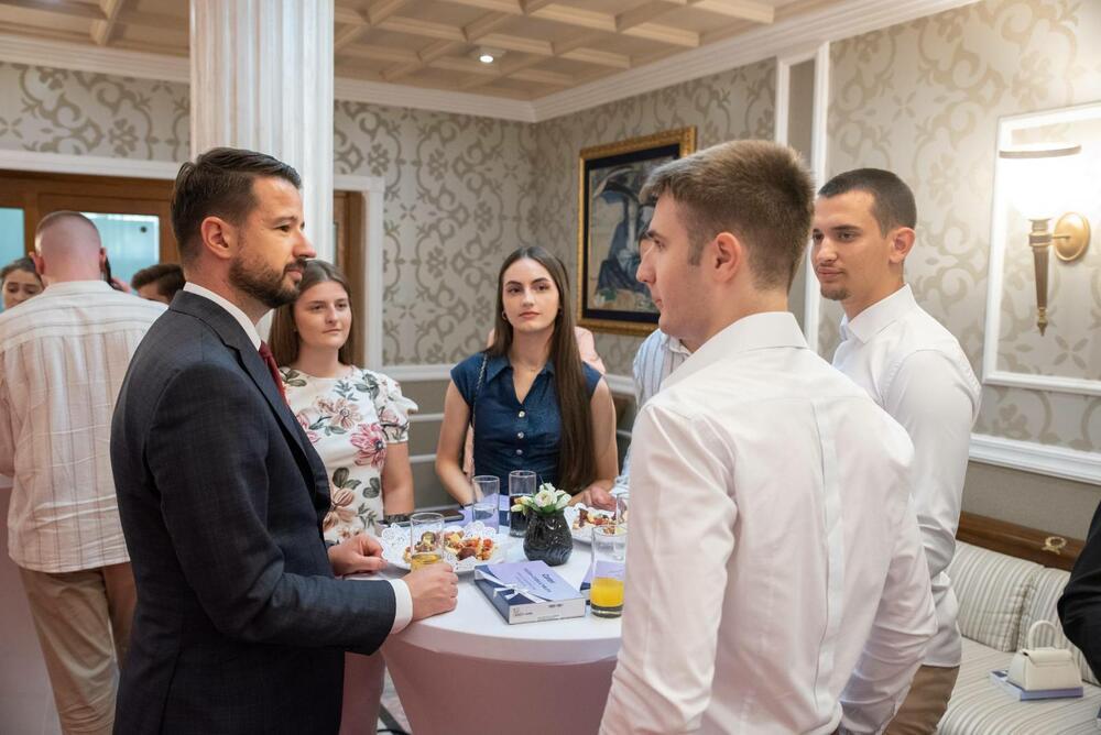 <p>Predsjednik Crne Gore je u Vili Gorica upriličio prijem i nagradio najbolje učenike srednjih škola generacije 2024/2025.</p>
