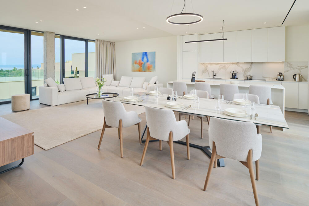 <p>Među sedam hiljada oglasa na našoj digitalnoj platformi <a href="https://soping.vijesti.me/" target="_blank">soping.me</a> ima i onih od kojih zastaje dah. Pročitajte priču o vilama u Petramu</p>