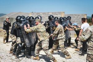 Pripadnici VCG na učestvovali na "vježbi Platinasti vuk 25" u...